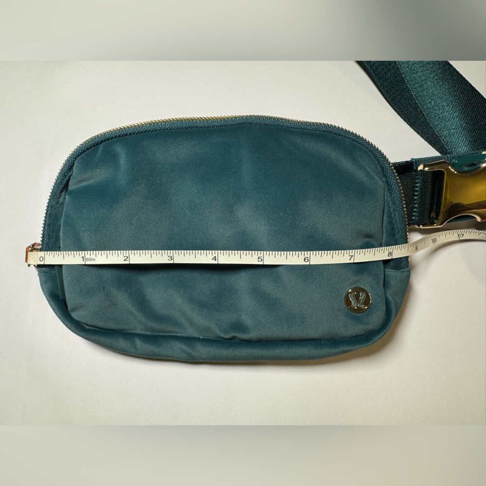 NWOT Lululemon Green Jasper Velour Belt Bag 1L - Unisex - Picture 6 of 8